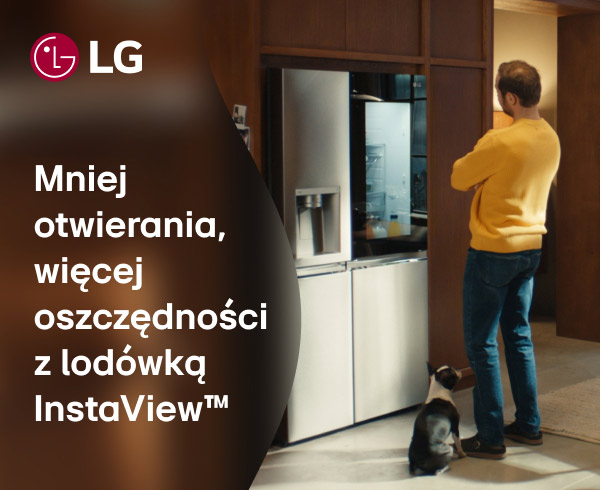 Lodówka z przezroczystymi drzwiami, obok której stoi mężczyzna i pies. Po lewej stronie znajduje się tekst: Mniej otwierania, więcej oszczędności z lodówką InstaView™, a w górnym rogu logo LG.